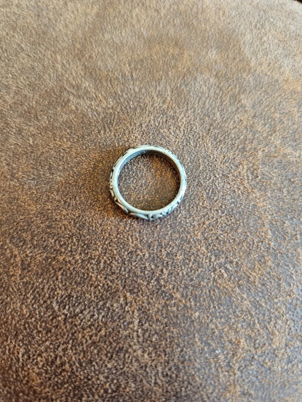 Vintage 1960s Womens Sz 5.5 Dainty Balinese or scrollwork motif Ring Boho